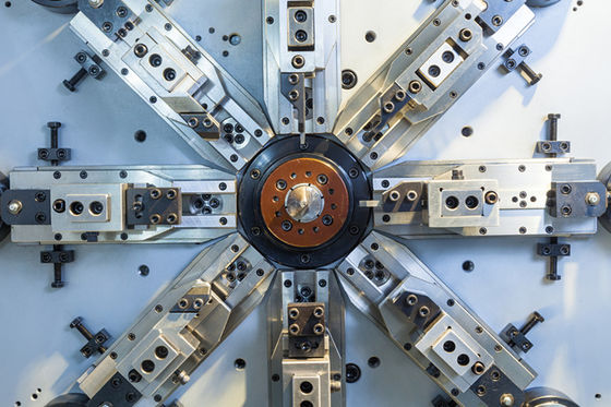 11 محور Camless CNC الربيع ماكينة مع سبينر موتور ، أداء مستقر