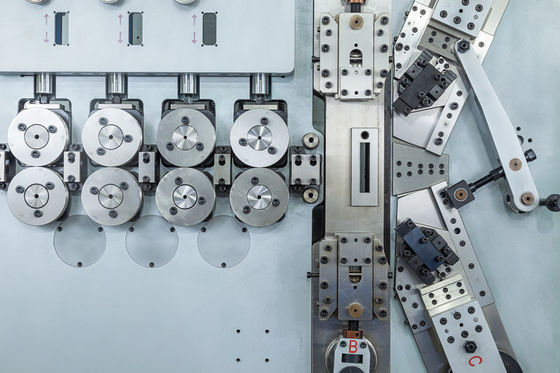 XD -680 الموديل 3.00 - 8.00mm CNC آلة اللف مع نظام الحركة المؤازر